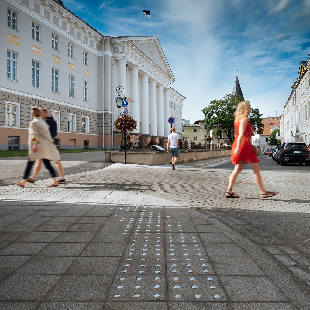 Tactile pedestrian marking near University of Tartu